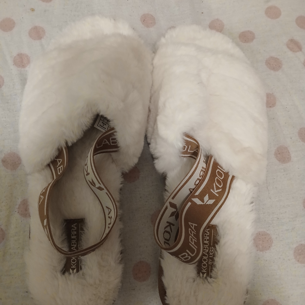 Koolaburra Womens White Fuzzy Slippers